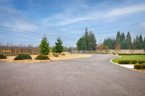 Exterior - 22131 E River Rd, Escalon, CA 95320 photo 5 of 14