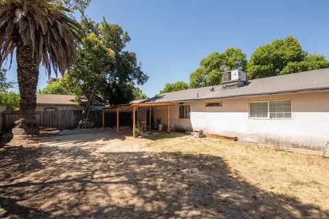 Exterior - 204 Daisy Ln, Modesto, CA 95351 photo 6 of 11