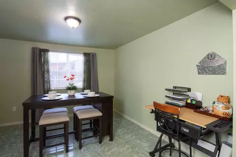 Dining - 204 Daisy Ln, Modesto, CA 95351 photo 1 of 2