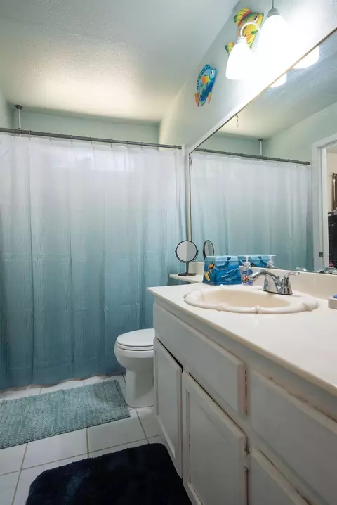 Bath - 204 Daisy Ln, Modesto, CA 95351 photo 2 of 3