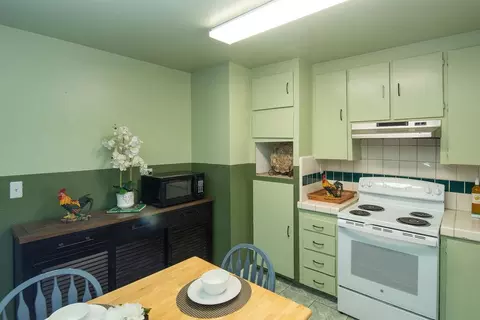 Kitchen - 204 Daisy Ln, Modesto, CA 95351 photo 2 of 6