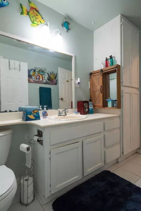 Bath - 204 Daisy Ln, Modesto, CA 95351 photo 1 of 3