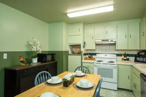 Kitchen - 204 Daisy Ln, Modesto, CA 95351 photo 4 of 6