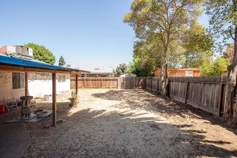 Exterior - 204 Daisy Ln, Modesto, CA 95351 photo 10 of 11