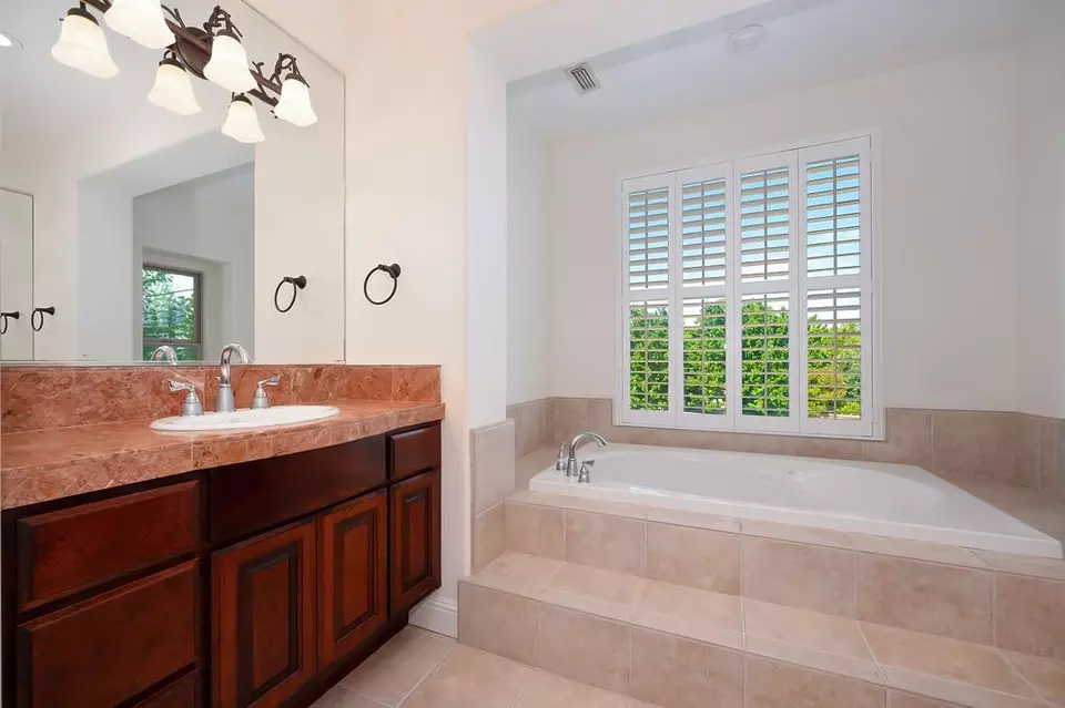 Bath - 8017 Marches Way, El Dorado Hills, CA 95762 photo 6 of 7