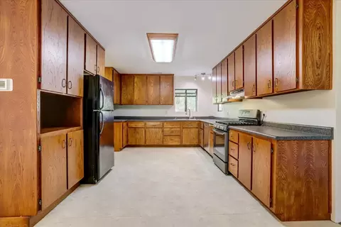 Kitchen - 12368 E Bennett Rd, Grass Valley, CA 95945 photo 1 of 6
