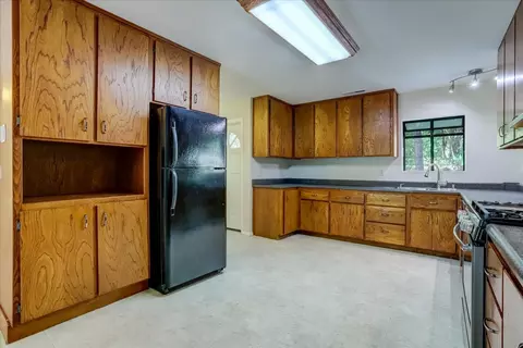 Kitchen - 12368 E Bennett Rd, Grass Valley, CA 95945 photo 2 of 6