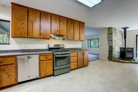 Kitchen - 12368 E Bennett Rd, Grass Valley, CA 95945 photo 4 of 6