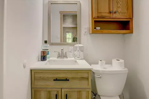 Bath - 12368 E Bennett Rd, Grass Valley, CA 95945 photo 5 of 5