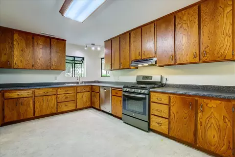 Kitchen - 12368 E Bennett Rd, Grass Valley, CA 95945 photo 3 of 6