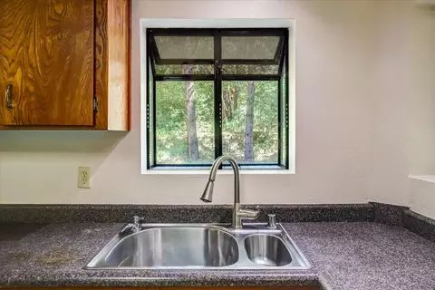 Kitchen - 12368 E Bennett Rd, Grass Valley, CA 95945 photo 5 of 6