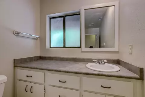 Bath - 12368 E Bennett Rd, Grass Valley, CA 95945 photo 1 of 5