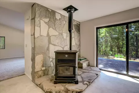 Living - 12368 E Bennett Rd, Grass Valley, CA 95945 photo 9 of 10