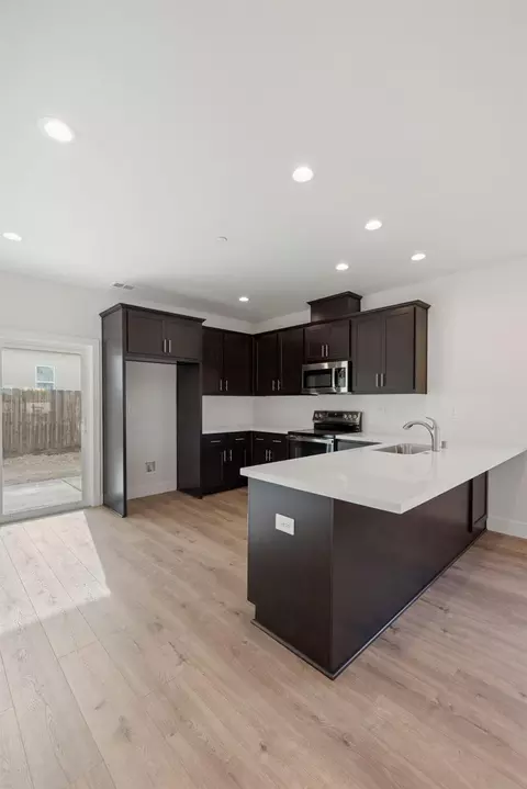 Kitchen - 1852 Lovejoy Pl, Manteca, CA 95337 photo 5 of 5