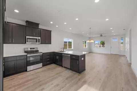 Kitchen - 1852 Lovejoy Pl, Manteca, CA 95337 photo 3 of 5