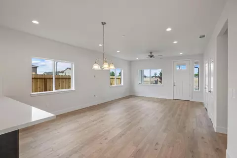 Living - 1852 Lovejoy Pl, Manteca, CA 95337 photo 2 of 4