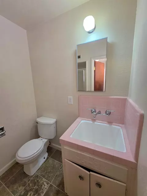 Bath - 1002 Aldwina Ln, Manteca, CA 95336 photo 1 of 2
