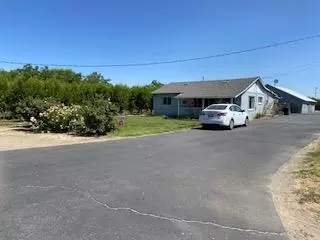 10512 E Whitmore Ave, Hughson, CA 95326 photo 3