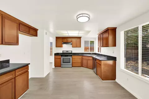 Kitchen - 8447 Leaning Tree Ct, Antelope, CA 95843 photo 3 of 4