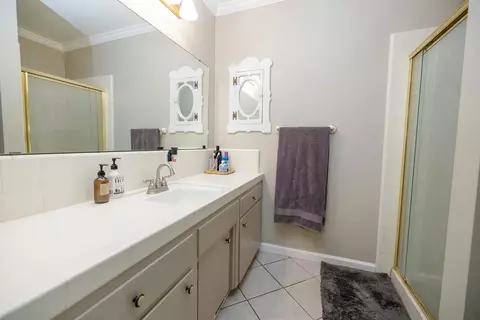 Bath - 7849 Fox Rd, Hughson, CA 95326 photo 3 of 5
