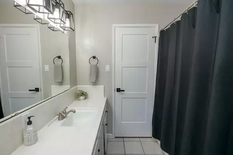 Bath - 7849 Fox Rd, Hughson, CA 95326 photo 5 of 5