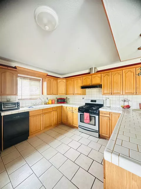 716 Saint Helen Way, Salinas, CA 93905 photo 10