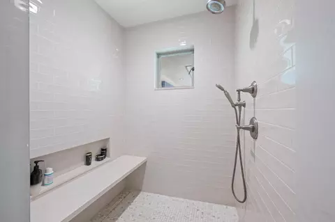 Bath - 5310 Roxbury Ct, Carmichael, CA 95608 photo 4 of 9