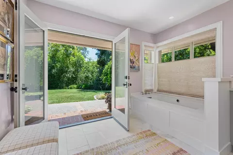 Bath - 5310 Roxbury Ct, Carmichael, CA 95608 photo 2 of 9