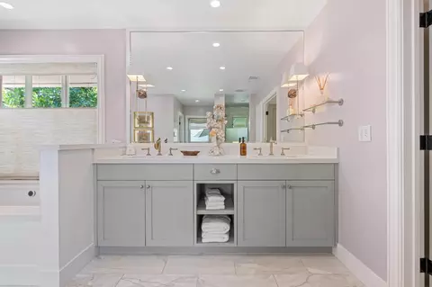 Bath - 5310 Roxbury Ct, Carmichael, CA 95608 photo 3 of 9