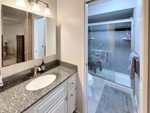 Bath - 15752 Tippy Way, Grass Valley, CA 95949 photo 2 of 2