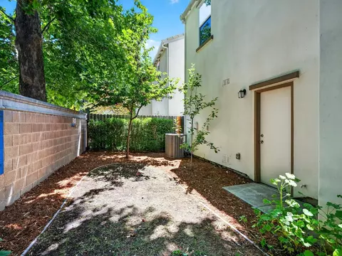Exterior - 3616 Santo Ter, Davis, CA 95618 photo 4 of 4