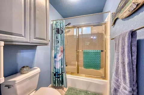 Bath - 7030 Beech, Orangevale, CA 95662 photo 2 of 6