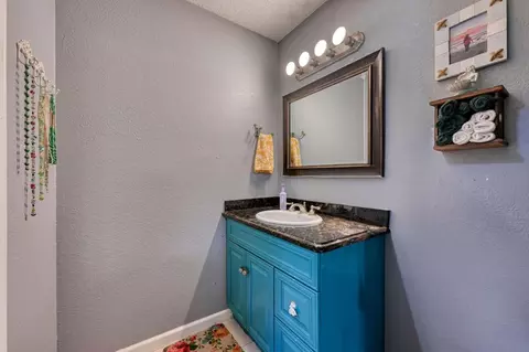 Bath - 7030 Beech, Orangevale, CA 95662 photo 4 of 6