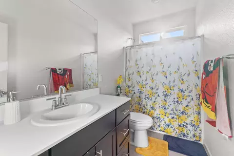 Bath - 3084 Tower St, Manteca, CA 95337 photo 2 of 2