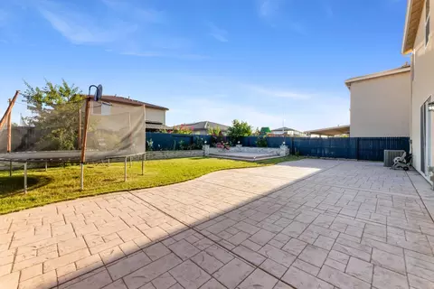 Exterior - 3084 Tower St, Manteca, CA 95337 photo 4 of 5