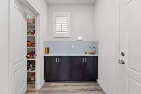 Entry Way - 3084 Tower St, Manteca, CA 95337 photo 4 of 15