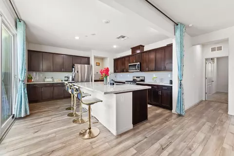 Entry Way - 3084 Tower St, Manteca, CA 95337 photo 6 of 15