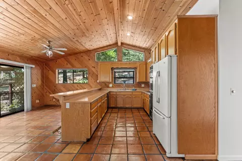 Kitchen - 1355 Jackson Gate Rd, Jackson, CA 95642 photo 2 of 4