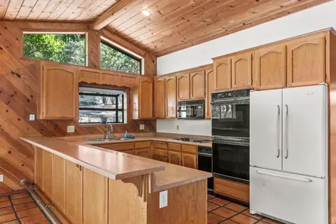 Kitchen - 1355 Jackson Gate Rd, Jackson, CA 95642 photo 1 of 4