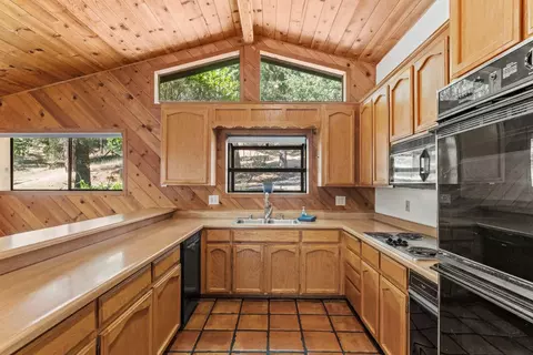 Kitchen - 1355 Jackson Gate Rd, Jackson, CA 95642 photo 3 of 4
