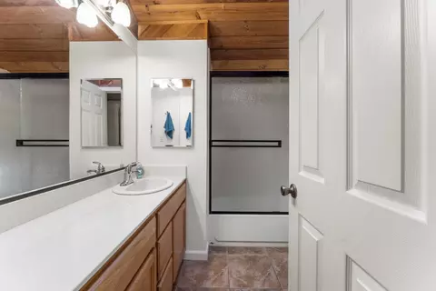 Bath - 1355 Jackson Gate Rd, Jackson, CA 95642 photo 2 of 3