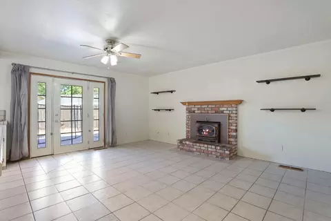 Living - 1544 Switzer Ct, Modesto, CA 95350 photo 5 of 7
