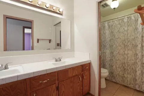 Bath - 1544 Switzer Ct, Modesto, CA 95350 photo 2 of 4