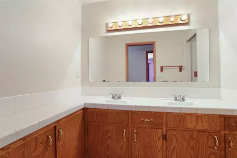 Bath - 1544 Switzer Ct, Modesto, CA 95350 photo 1 of 4