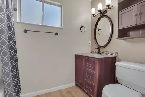 Bath - 603 S Wilma Ave, Ripon, CA 95366 photo 1 of 3