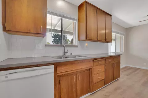 Kitchen - 603 S Wilma Ave, Ripon, CA 95366 photo 3 of 4