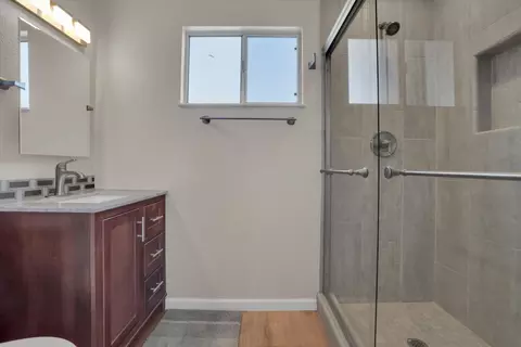 Bath - 603 S Wilma Ave, Ripon, CA 95366 photo 2 of 3