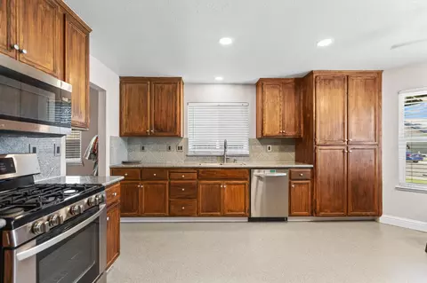 910 Cedar Canyon Cir, Galt, CA 95632 photo 16