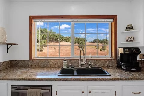Kitchen - 1381 Muleshoe Pass, Placerville, CA 95667 photo 4 of 7
