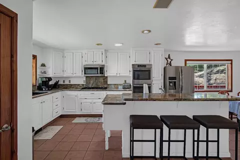 Kitchen - 1381 Muleshoe Pass, Placerville, CA 95667 photo 6 of 7
